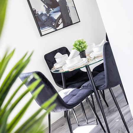 Block Of Apartments In Croydon ,Long Stays , Weekly & Monthly Offers , Contractors , Relocations , Leisure & Family Stays Экстерьер фото