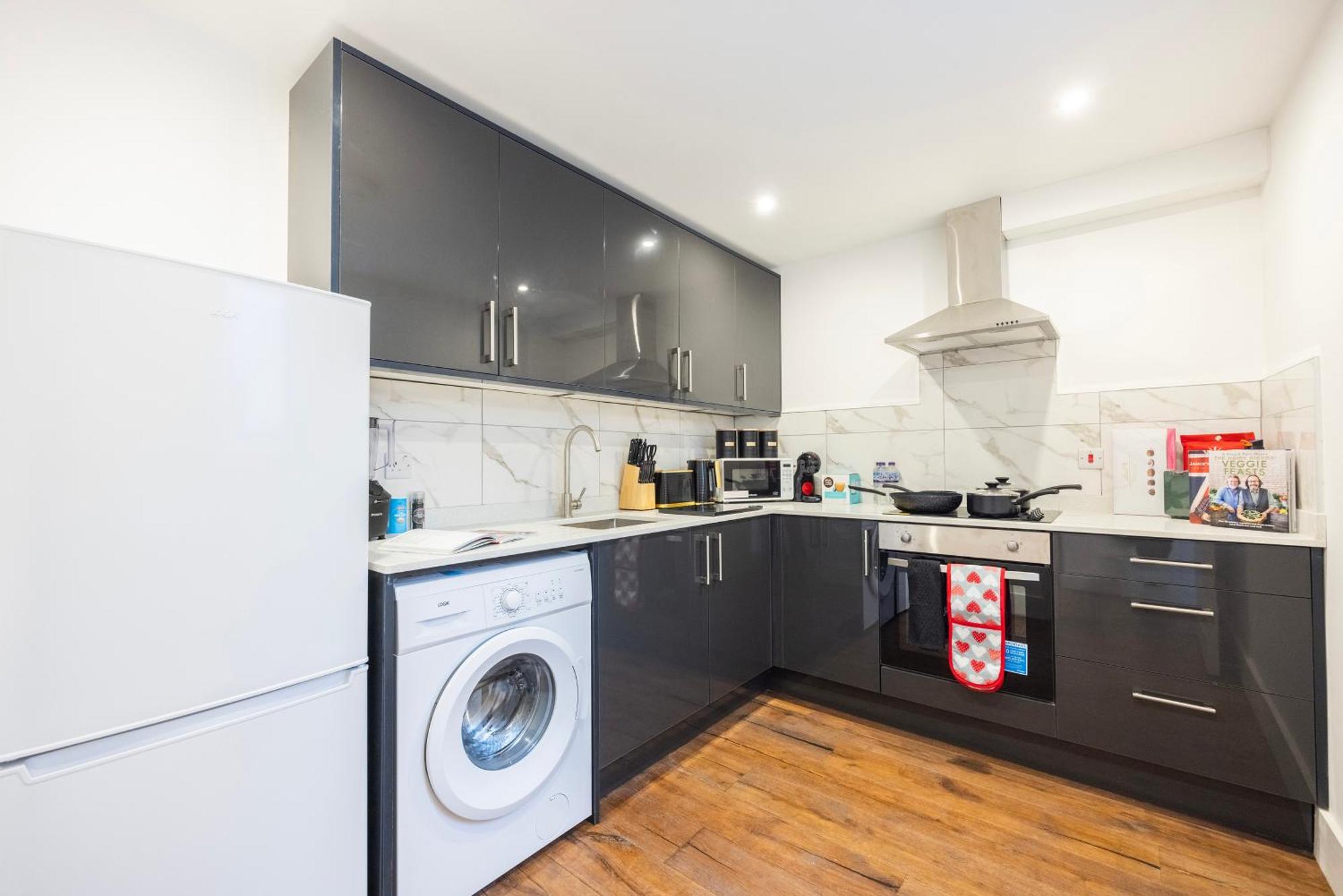 Block Of Apartments In Croydon ,Long Stays , Weekly & Monthly Offers , Contractors , Relocations , Leisure & Family Stays Экстерьер фото